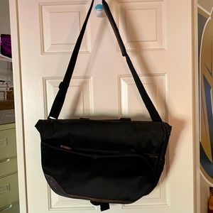 Solo Laptop Over the Shoulder Travel Bag